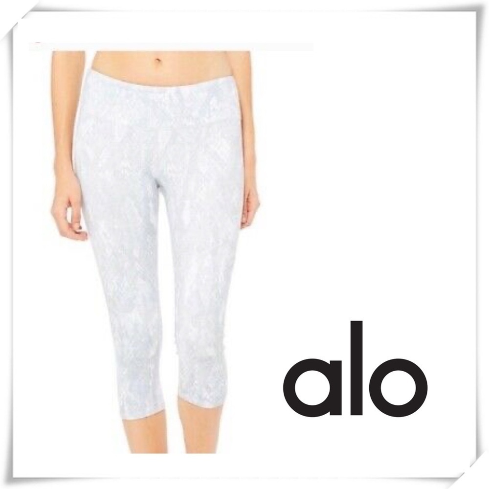 Alo Snake Print Capri Yoga Pant Light Gray